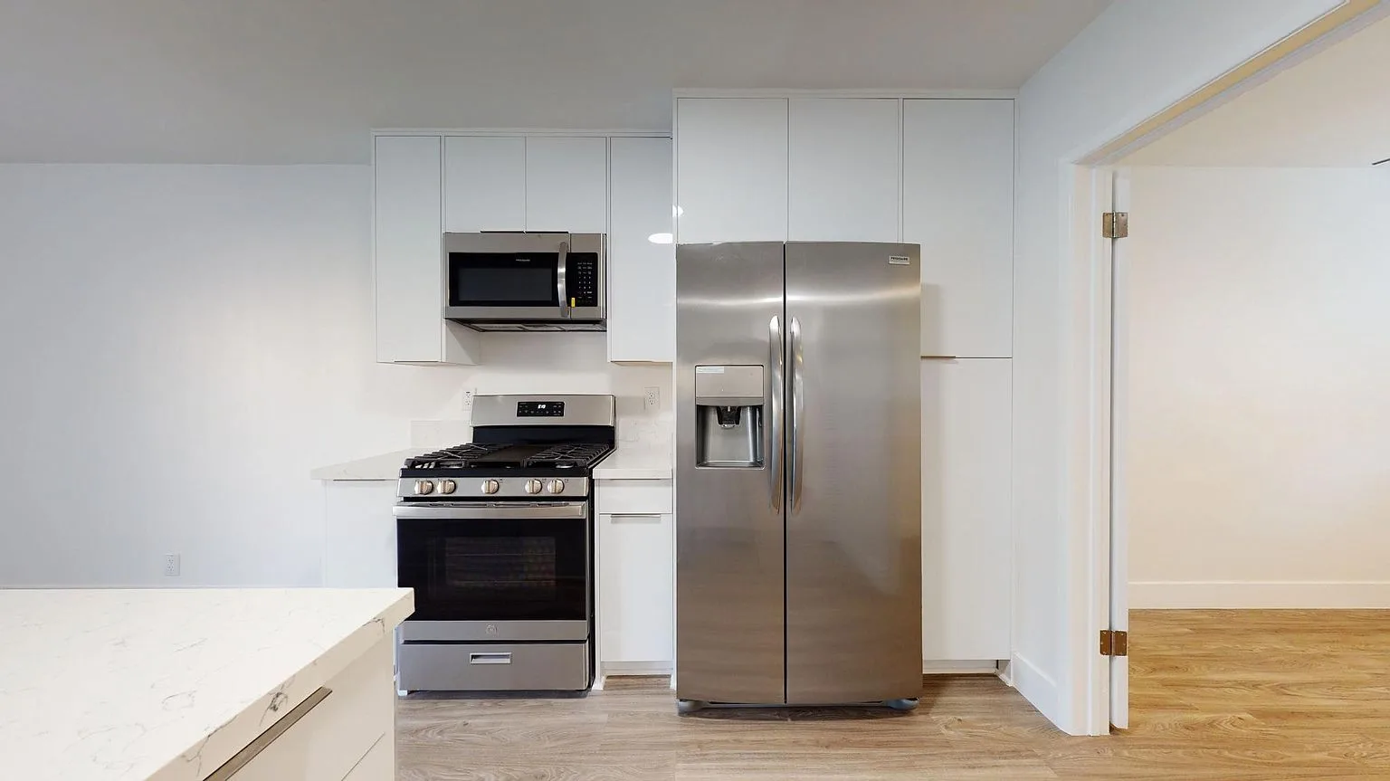 Move-Out Cleaning Standards in North Hollywood and the San Fernando Valley: Normal Wear vs Damage Checklist for Landlords