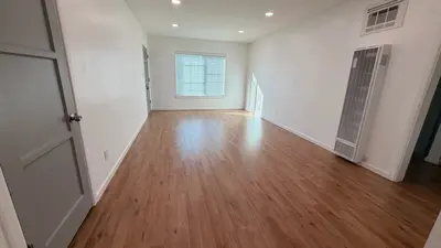202 N Locust St. apt 9 - photo 1