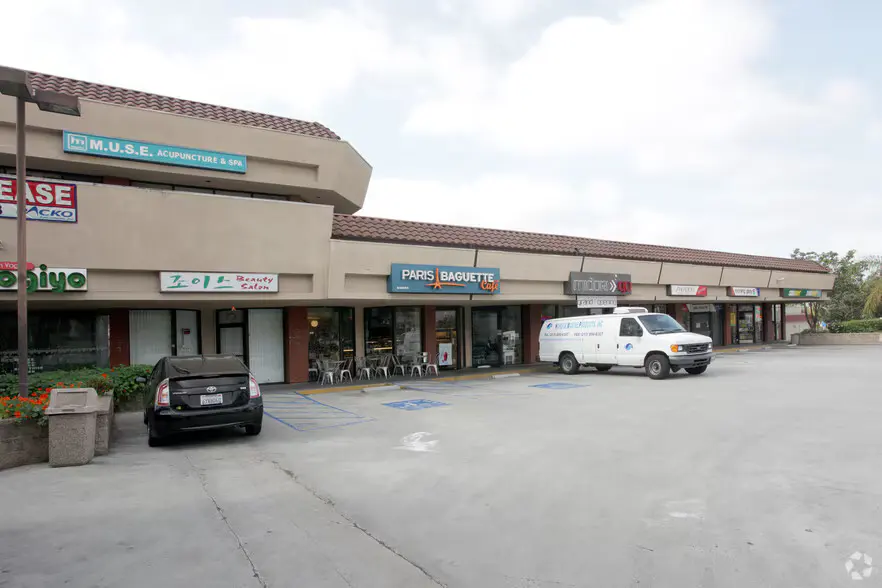 818 N Pacific Ave Glendale, CA 91203 - Photo 1